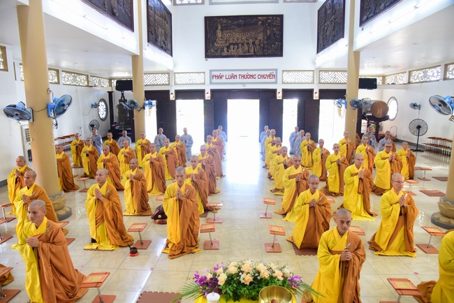Pratimoksa commandment rite and precept listen at Hoang Phap pagoda
